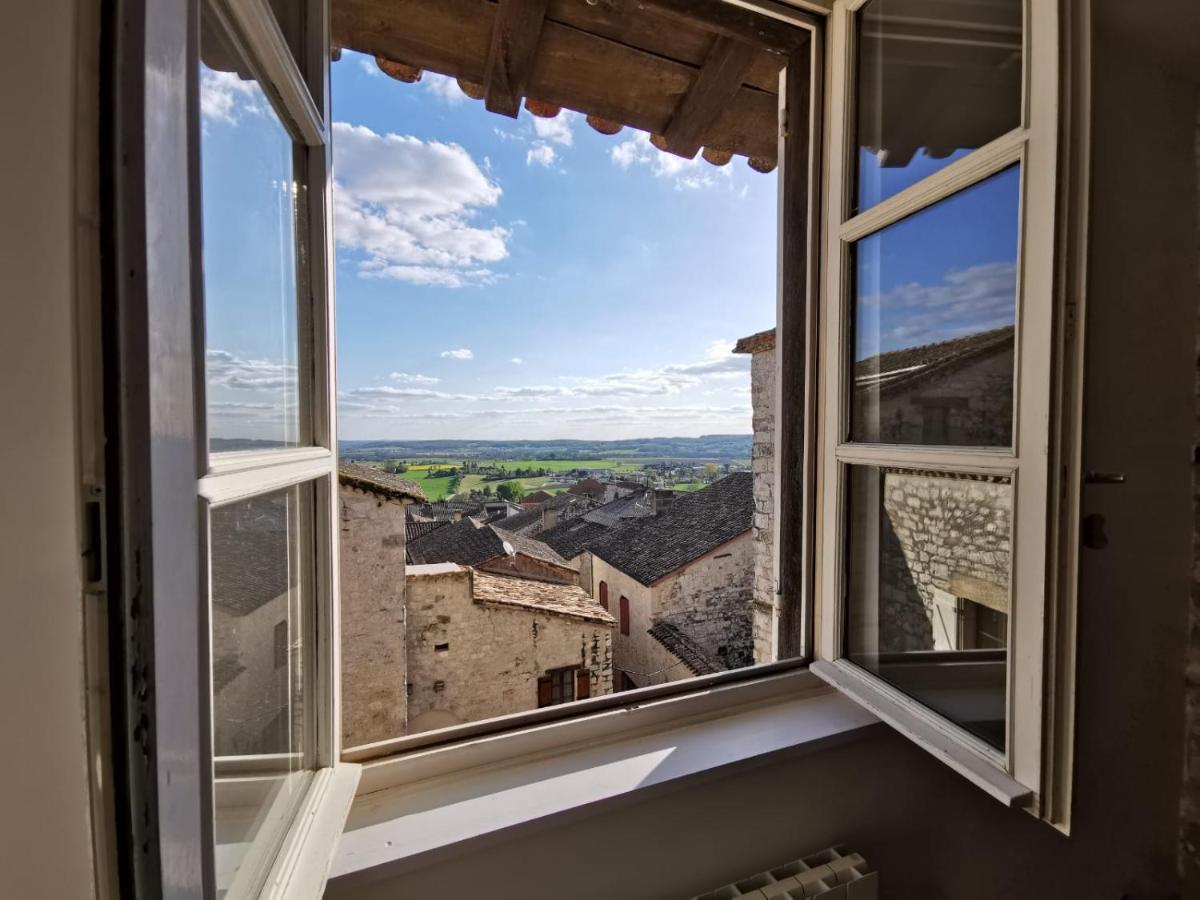 Maison De Charme Spacieuse, Terrasse Et Vue Sur La Place Monflanquin Kültér fotó