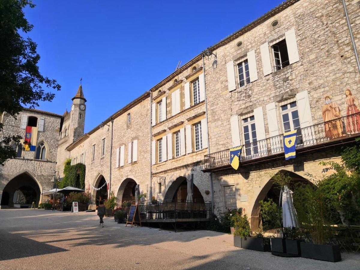 Maison De Charme Spacieuse, Terrasse Et Vue Sur La Place Monflanquin Kültér fotó